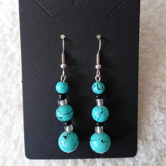 Handmade turquoise beaded earrings - Picture 1 of 1
